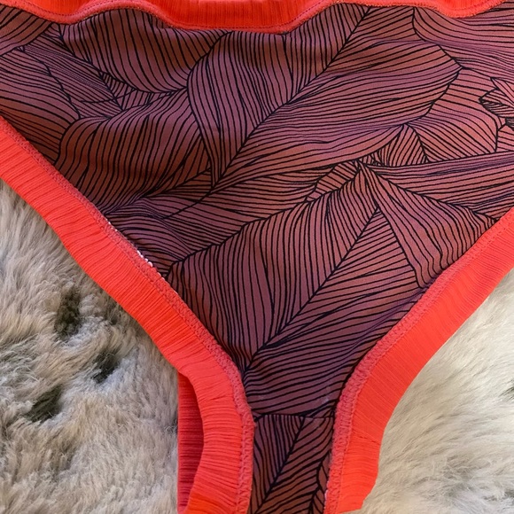 NWOT Maaji Reversible Bikini bottoms size Medium - Picture 7 of 7